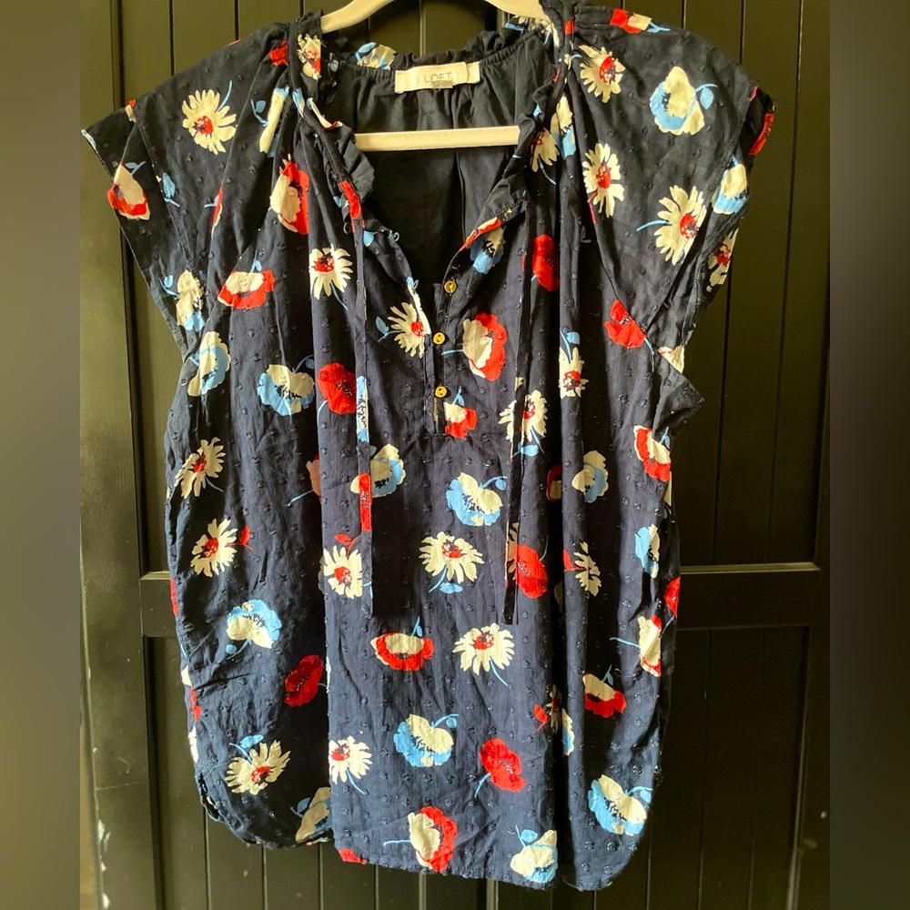 Loft posey and daisy navy red floral top size large